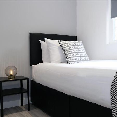 The Kop End Hotel By Serviced Living Liverpool Bagian luar foto