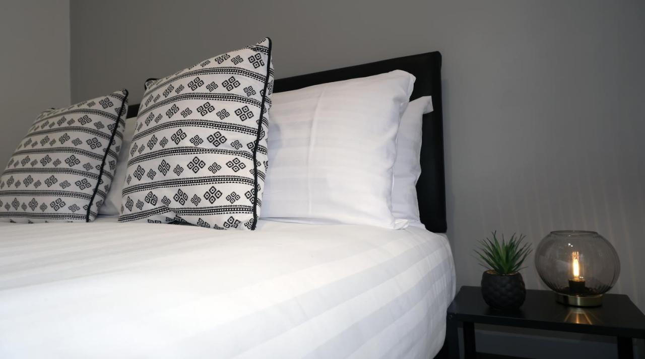 The Kop End Hotel By Serviced Living Liverpool Bagian luar foto