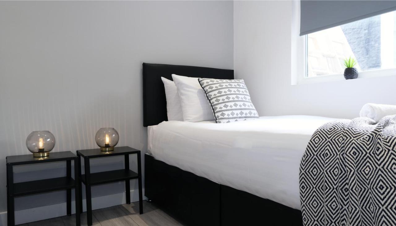 The Kop End Hotel By Serviced Living Liverpool Bagian luar foto