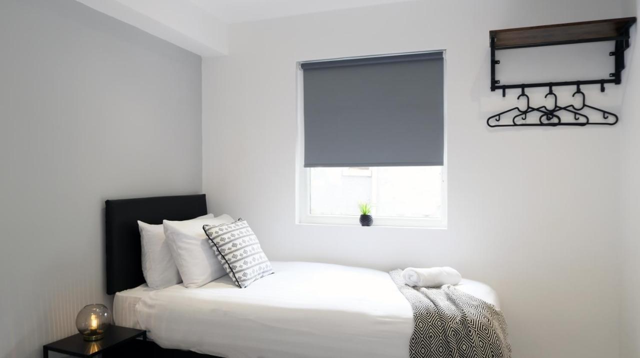 The Kop End Hotel By Serviced Living Liverpool Bagian luar foto