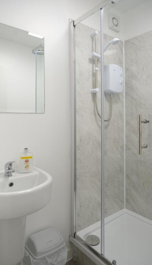 The Kop End Hotel By Serviced Living Liverpool Bagian luar foto