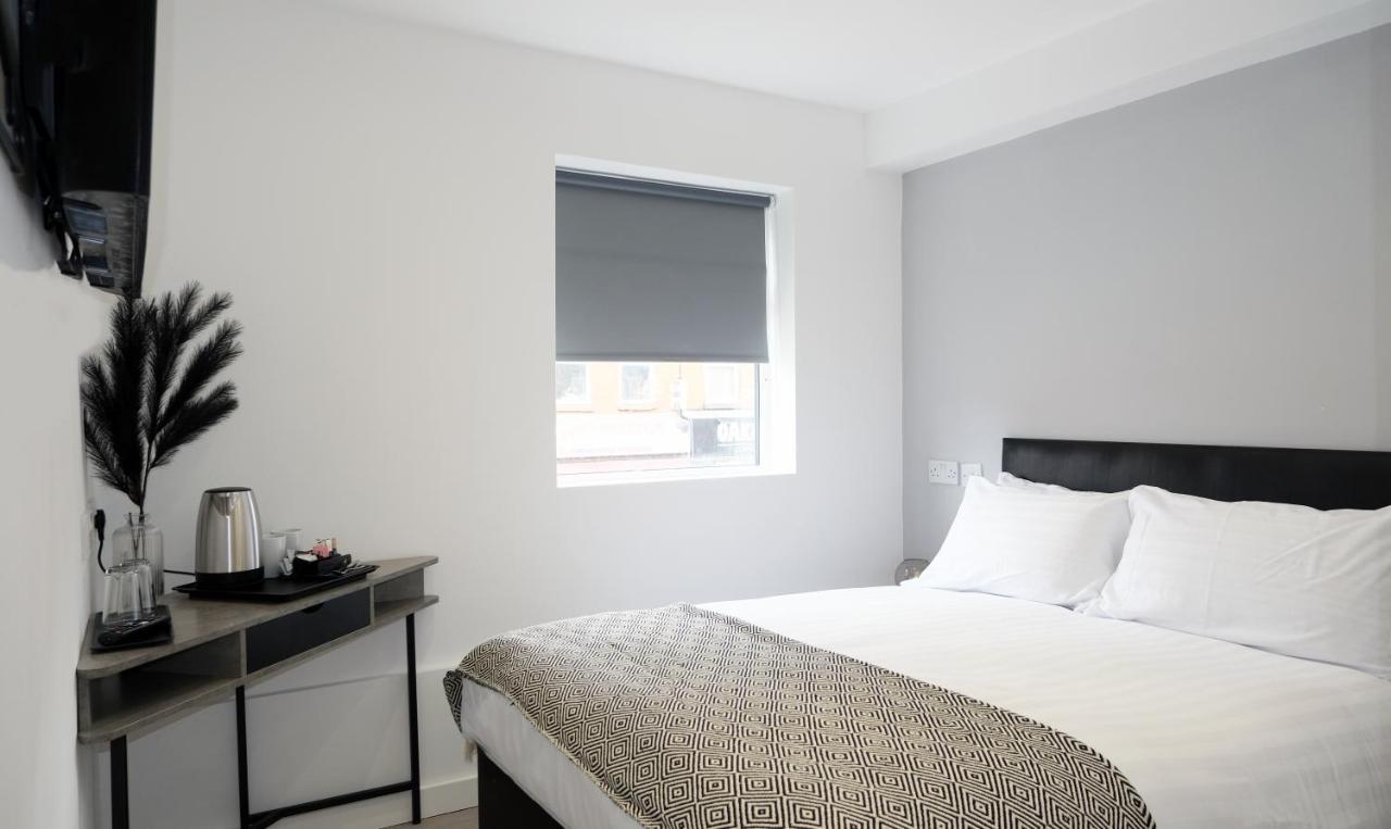The Kop End Hotel By Serviced Living Liverpool Bagian luar foto