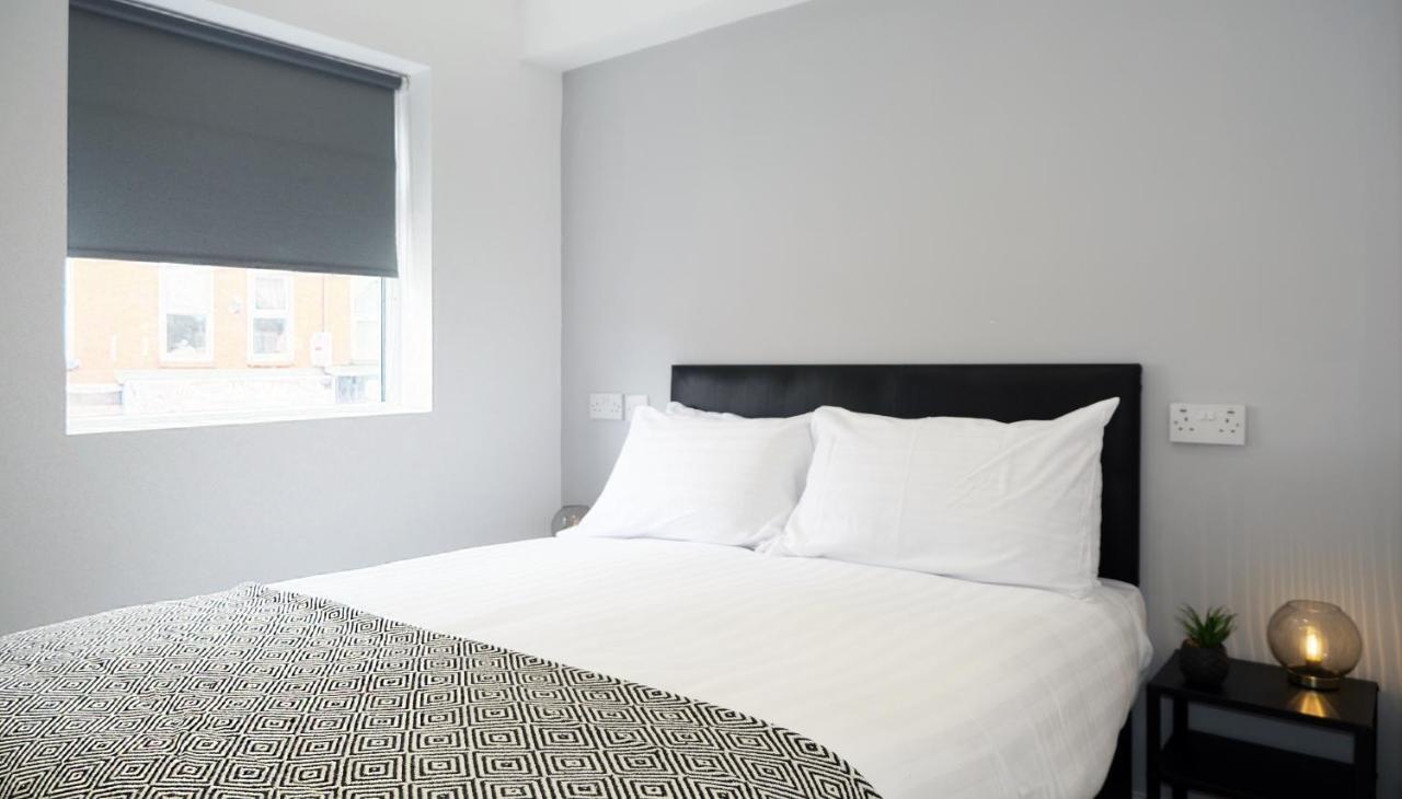 The Kop End Hotel By Serviced Living Liverpool Bagian luar foto
