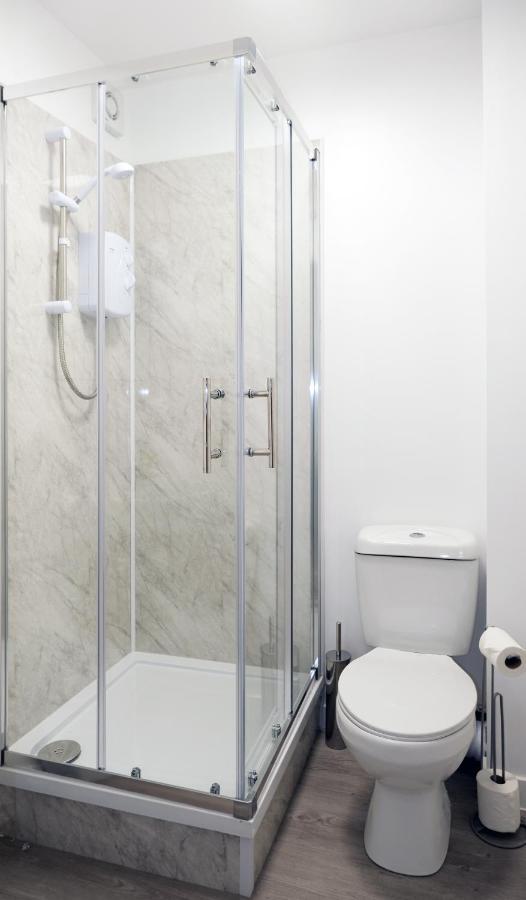 The Kop End Hotel By Serviced Living Liverpool Bagian luar foto